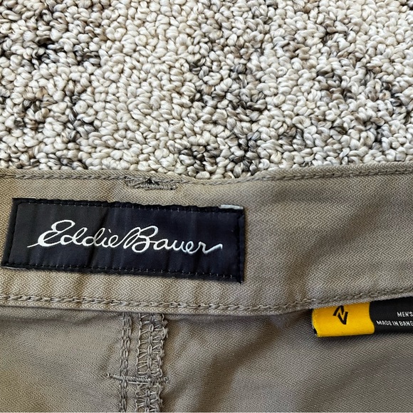 Eddie Bauer Men’s Khaki Shorts - Picture 3 of 7